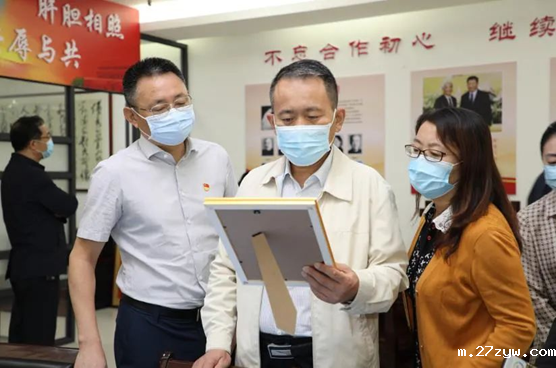 调研组在3D打印产业基地实地察看 通讯员(727790)-20221011092245.png