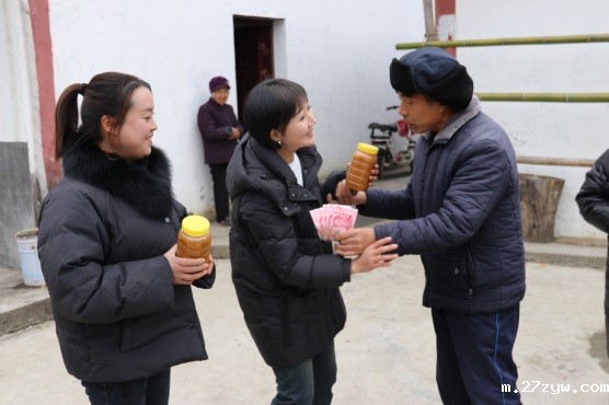 图1：委员助农销售土蜂蜜 缓解群众燃眉之(1057569)-20231222090846.jpg