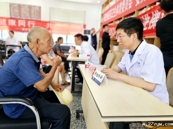 图为“委员活动日”义诊现场。（殷博华摄）(1304153)-20240923090023.jpg