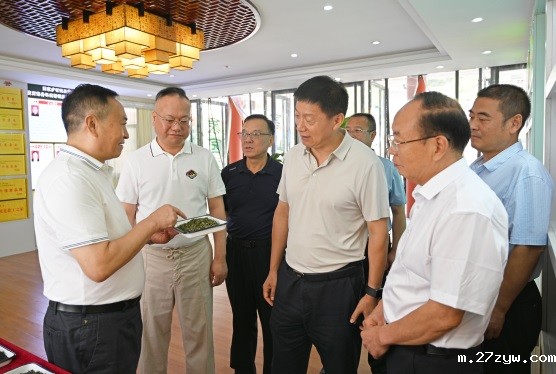 11委员们了解爱心茶园建设运营情况_记者(1304313)-20240923090112.jpg