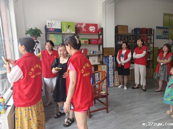 9月15日，白水县政协委员窦丽走进社区进(1314123)-20240930101106.jpg